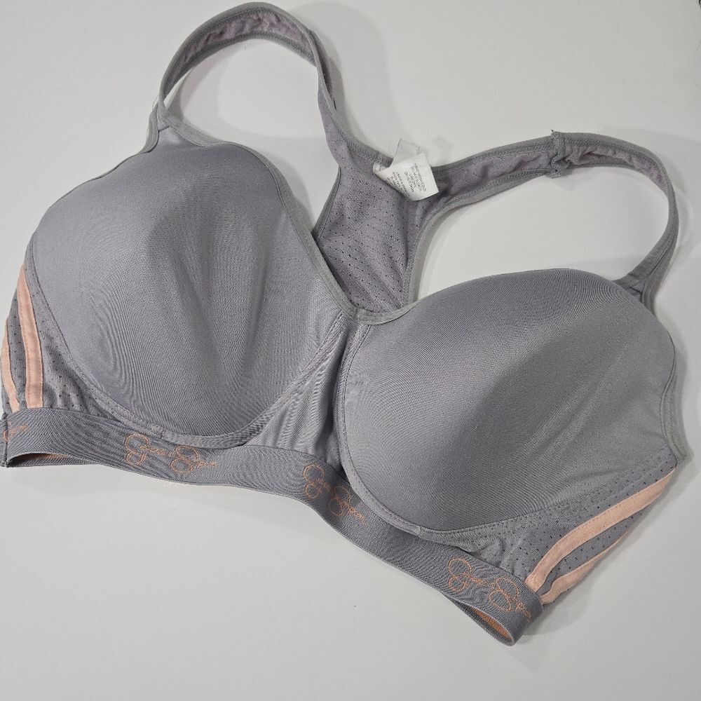 Jessica Simpson bra - Picture 5 of 12